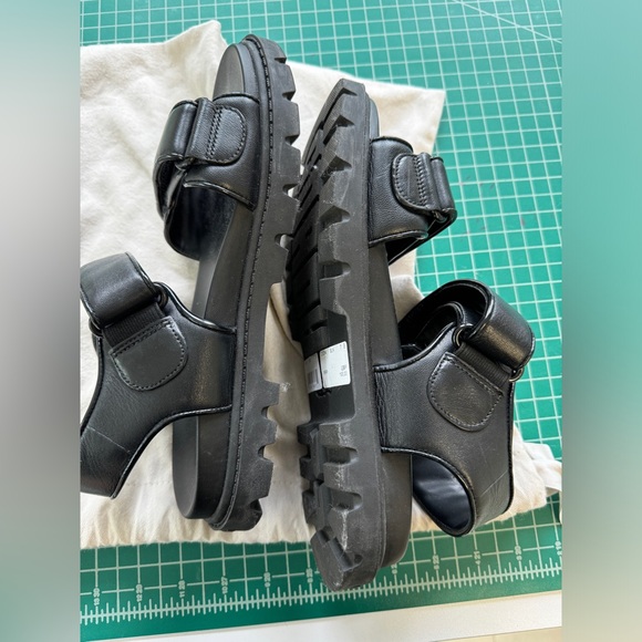 Only worn once Coach shoes - Picture 2 of 4